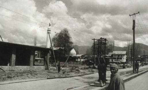 A mosque being built in front of Sheetal Nath Temple